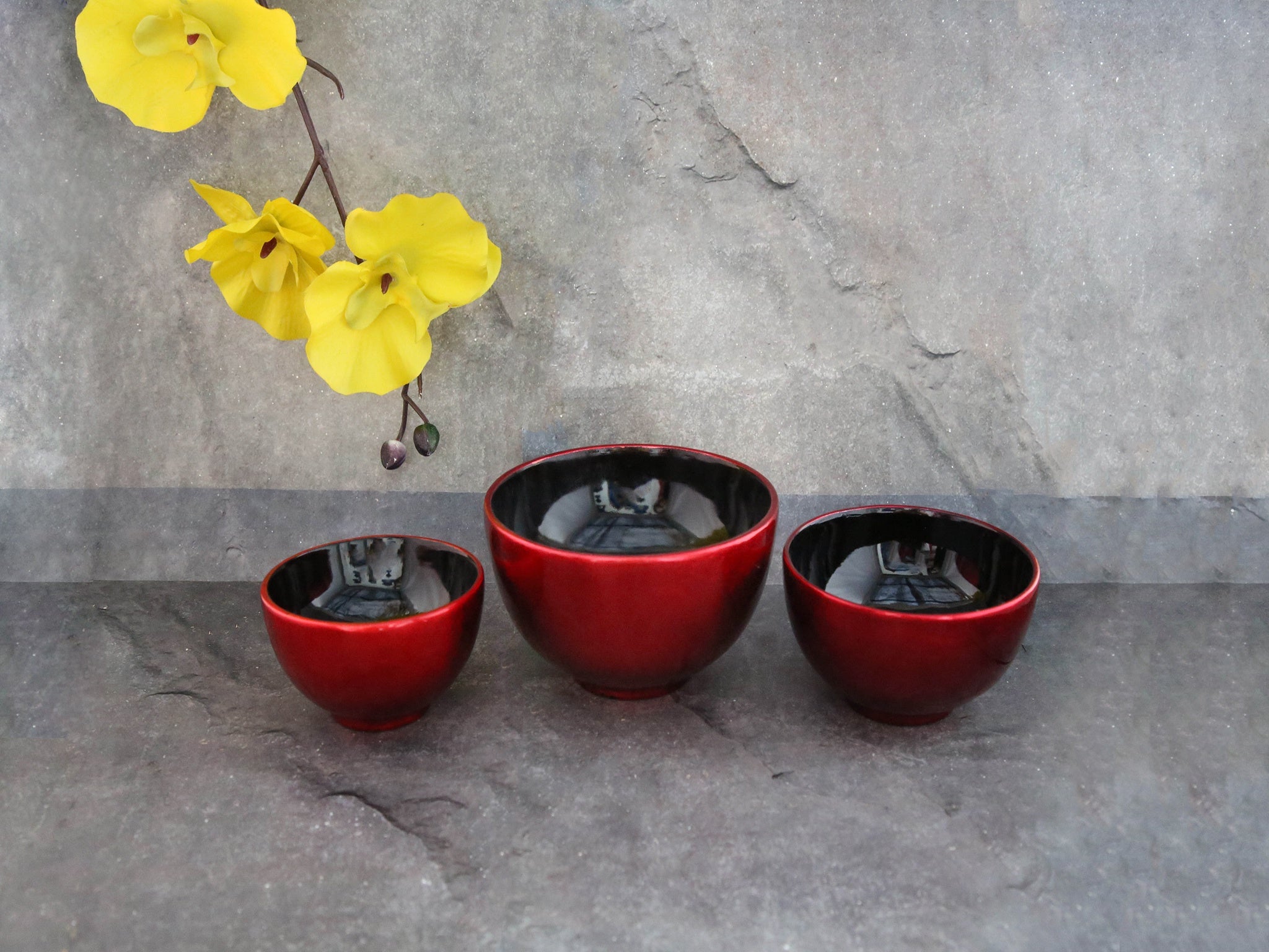 Bowl Red,blk inside set of 3