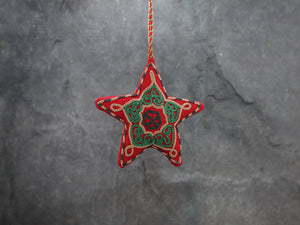 Ornament, Star, mini red w/green thread8cm
