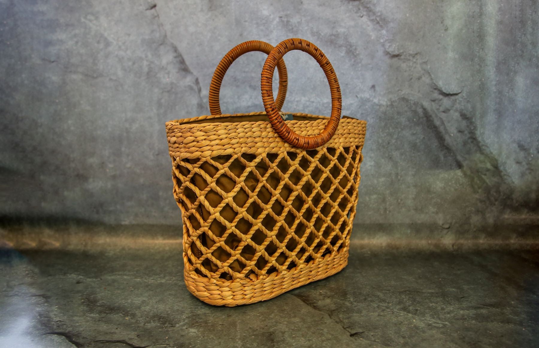 bag (mesh with wooden handle)
