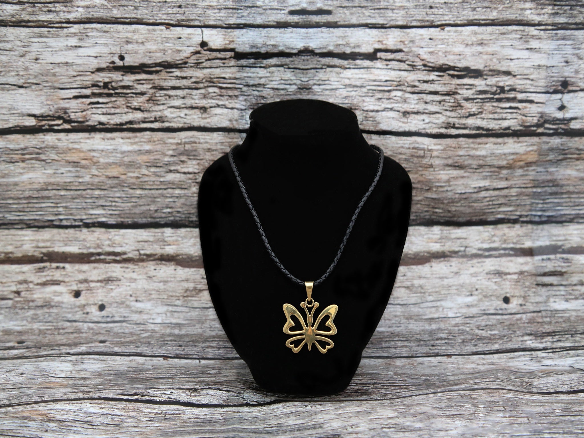 Necklace w/butterfly pendant, brass